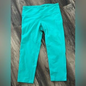 Athleta High Rise Superimpose Chaturanga Capri SIZE S - MINT